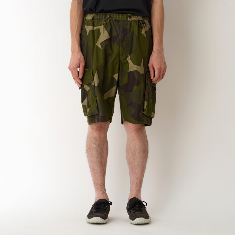 WM × WILD THINGS SWEDEN CAMO CARGO SHORT PANTS