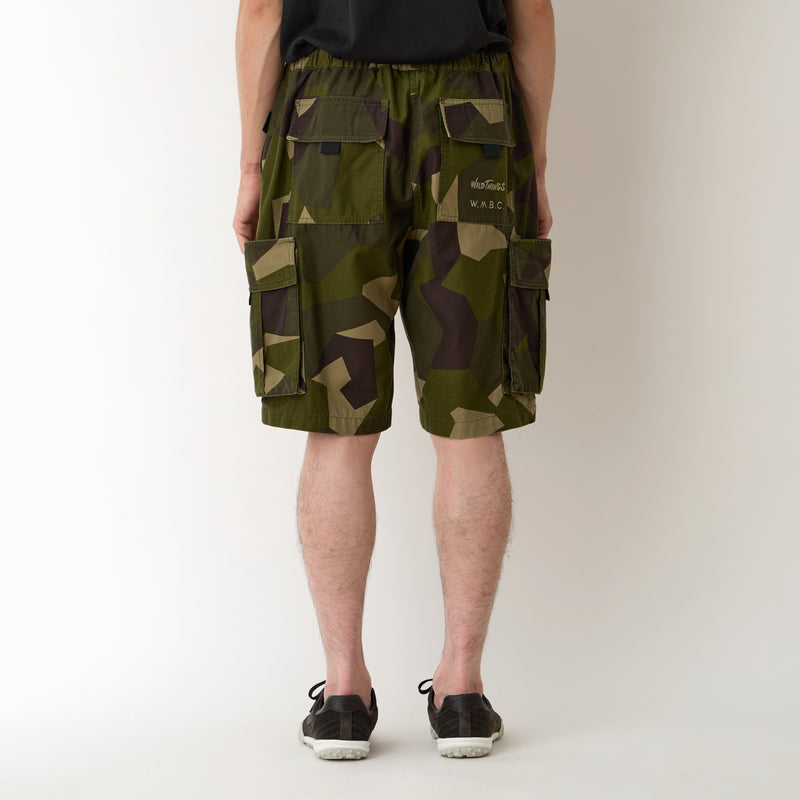 WM × WILD THINGS SWEDEN CAMO CARGO SHORT PANTS