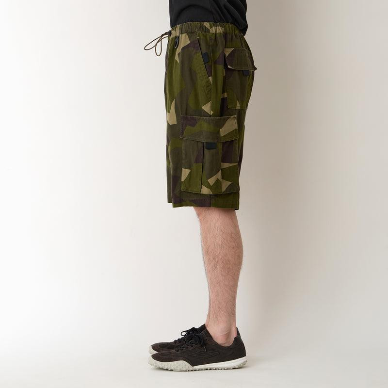 WM × WILD THINGS SWEDEN CAMO CARGO SHORT PANTS