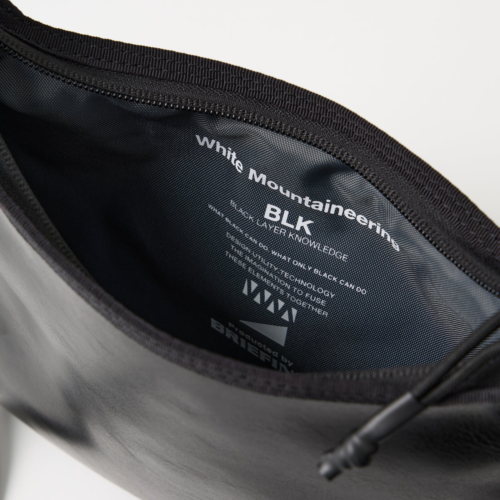 WM × BRIEFING BODY BAG 2024AW White Mountaineering) WM x BRIEFING 'TOTE BAG' (BK2471802) | White