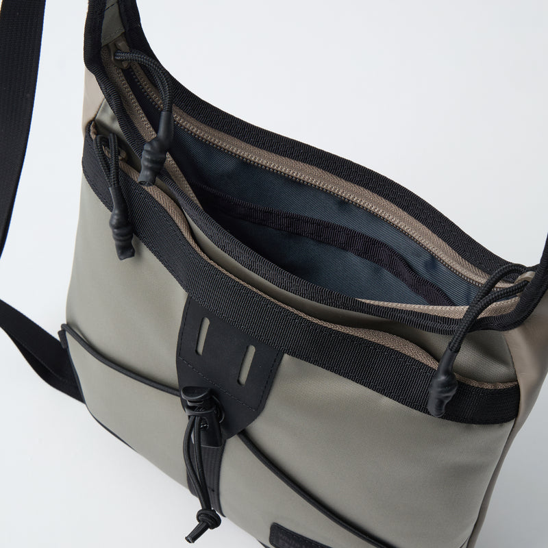 WM × BRIEFING EVERYDAY SACOCHE - White Mountaineering®︎ – White