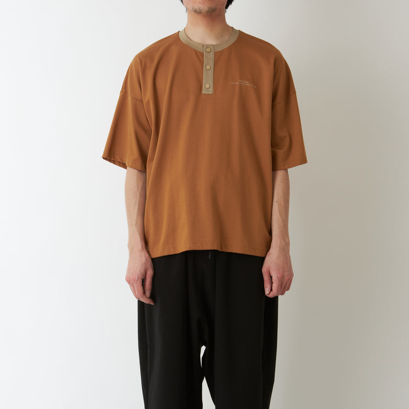 HENLEY NECK T-SHIRT