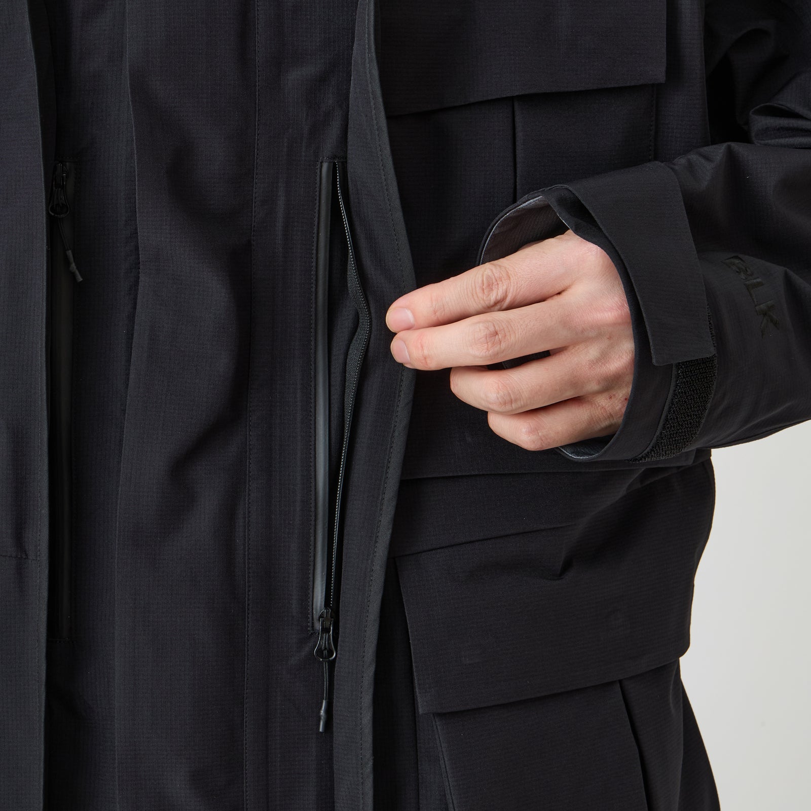 GORE-TEX LUGGAGE MOUNTAIN PARKA - White mountaineering®︎ – White