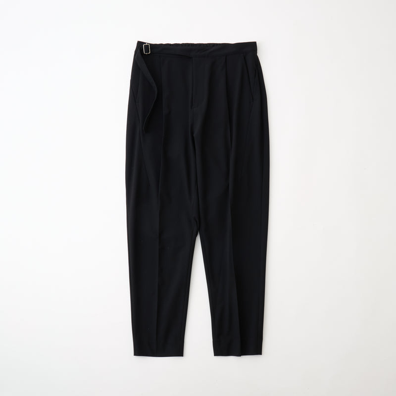 1 TUCK TAPERED PANTS