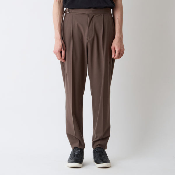 1 TUCK TAPERED PANTS