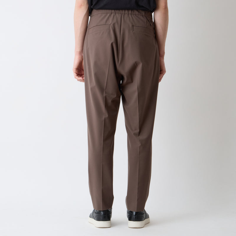 1 TUCK TAPERED PANTS