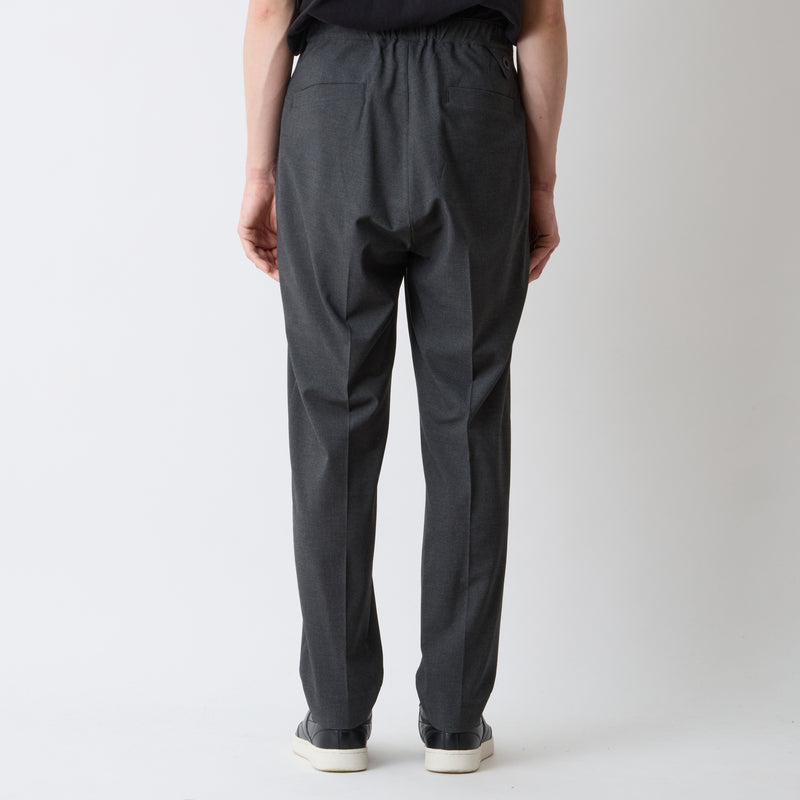 1 TUCK TAPERED PANTS