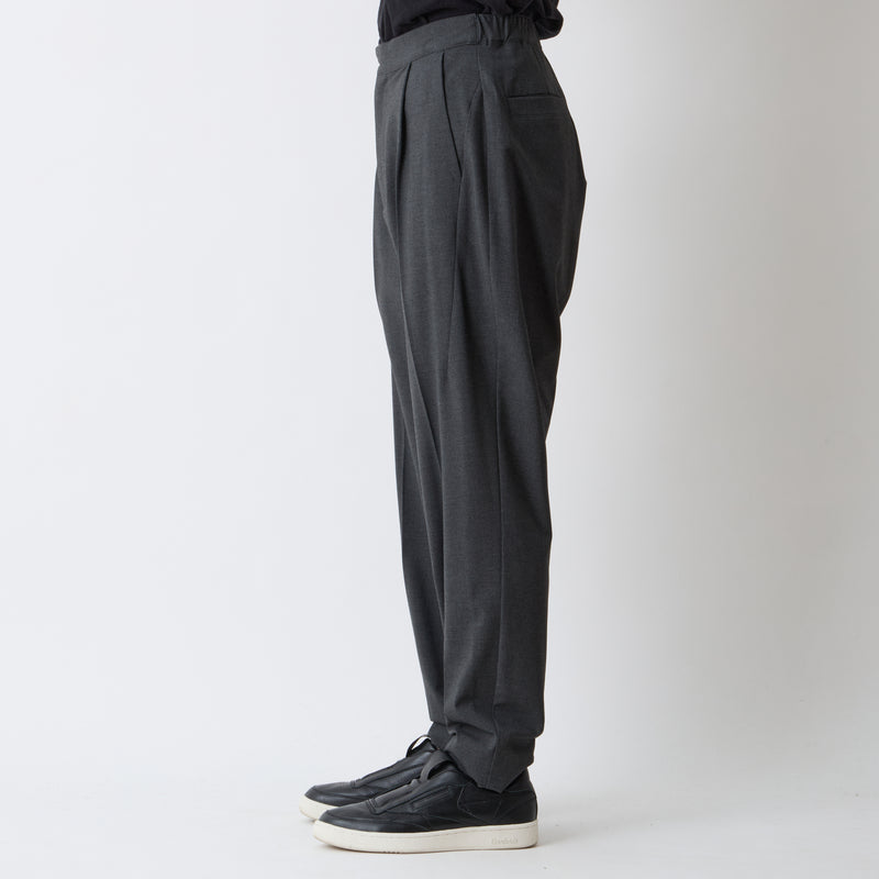 1 TUCK TAPERED PANTS