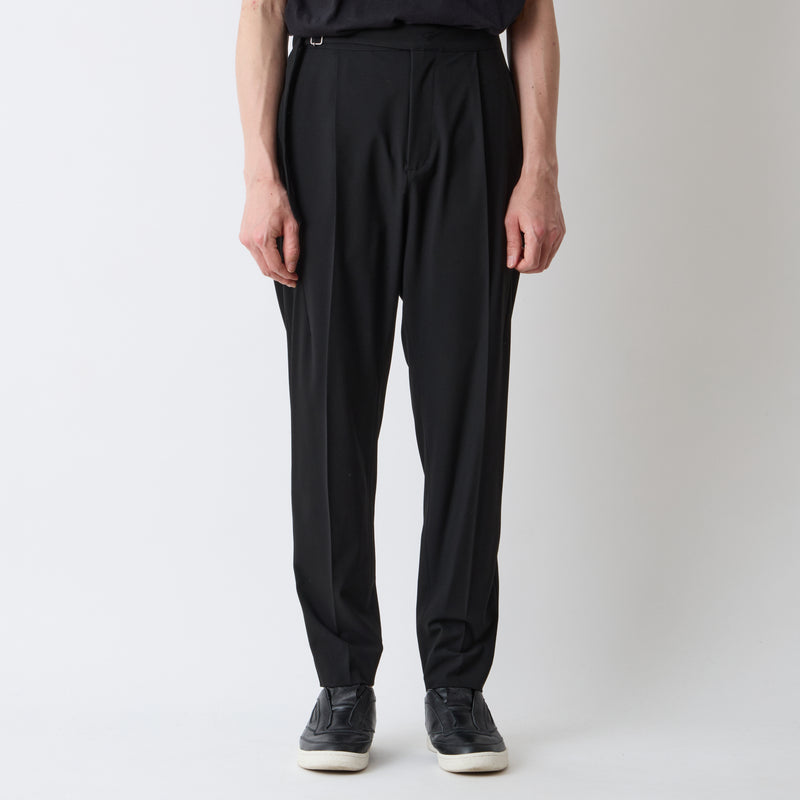 1 TUCK TAPERED PANTS