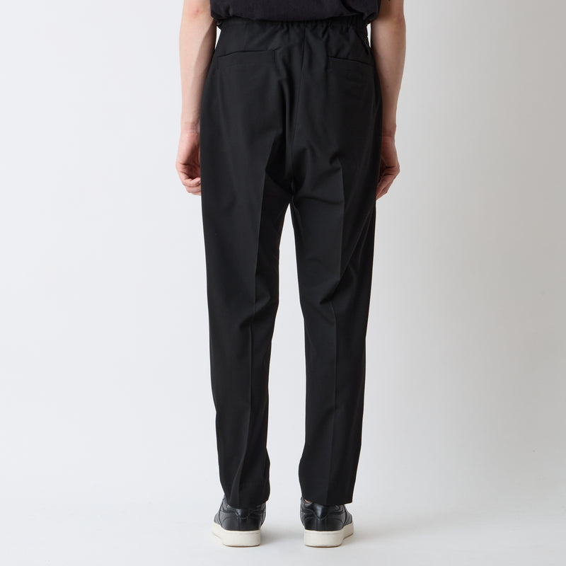 1 TUCK TAPERED PANTS
