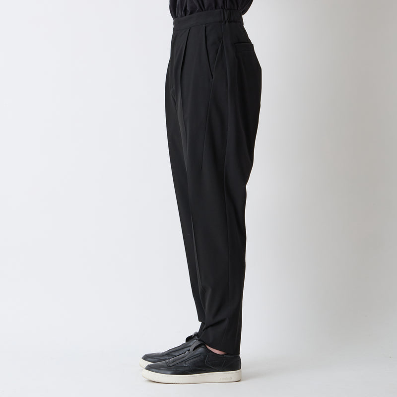 1 TUCK TAPERED PANTS