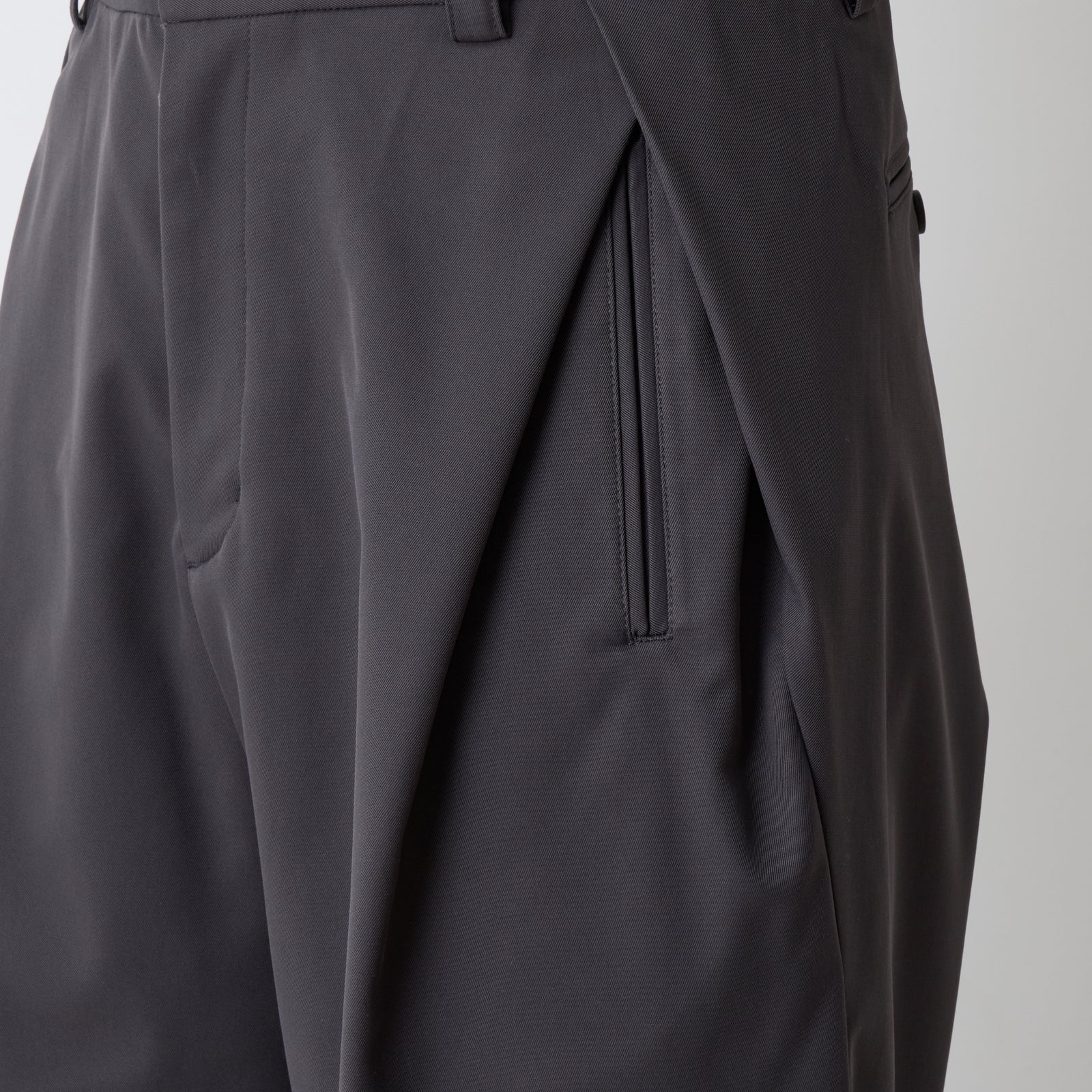 SOLOTEX 2 TUCK WIDE PANTS - White mountaineering®︎ – White