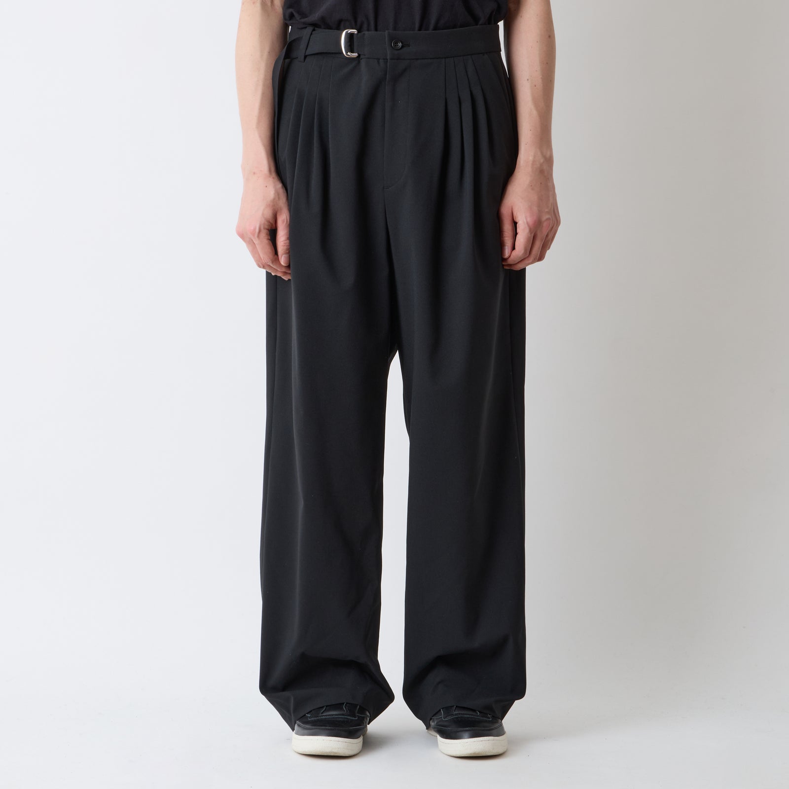 あ　パンテオン4つ SOLOTEX 4 TUCK WIDE PANTS - White mountaineering®︎ – White