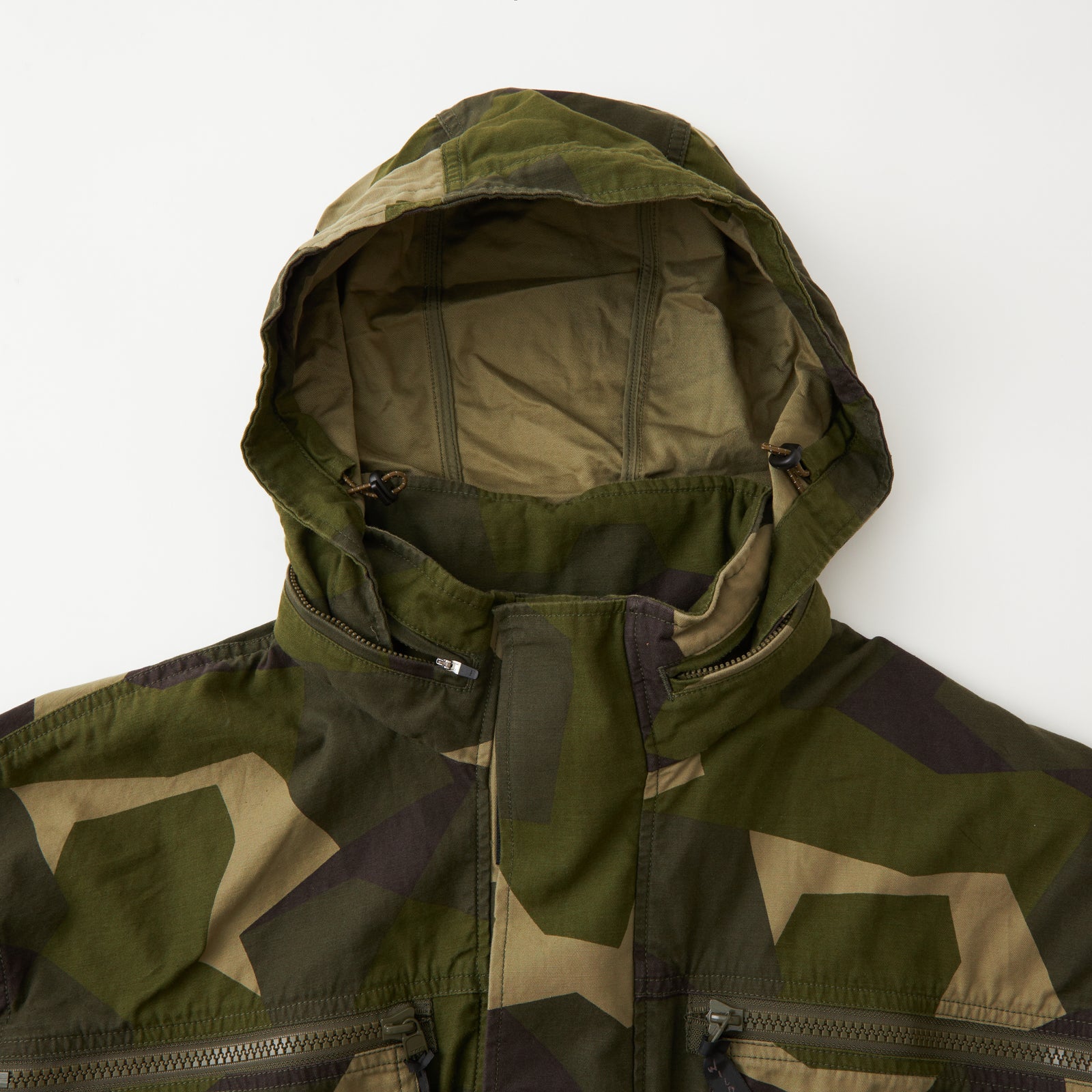 WILD THINGS SWEDEN CAMO CARGO SHORT JACKET - White