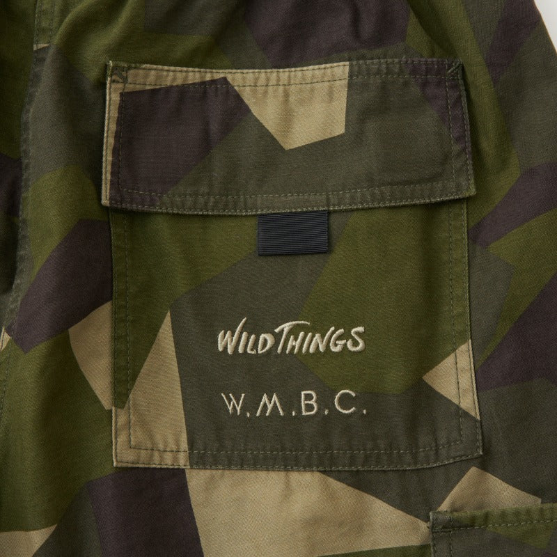 WM × WILD THINGS SWEDEN CAMO CARGO SHORT PANTS