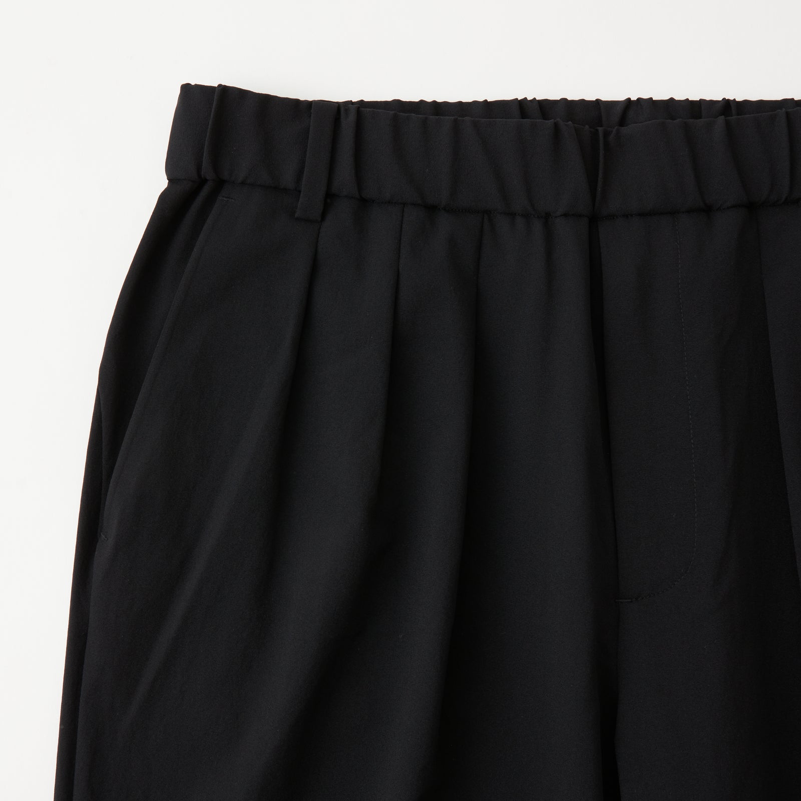 3 TUCK EASY TAPERED PANTS - White mountaineering®︎ – White
