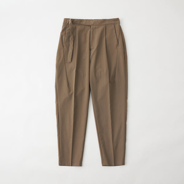 1 TUCK TAPERED PANTS