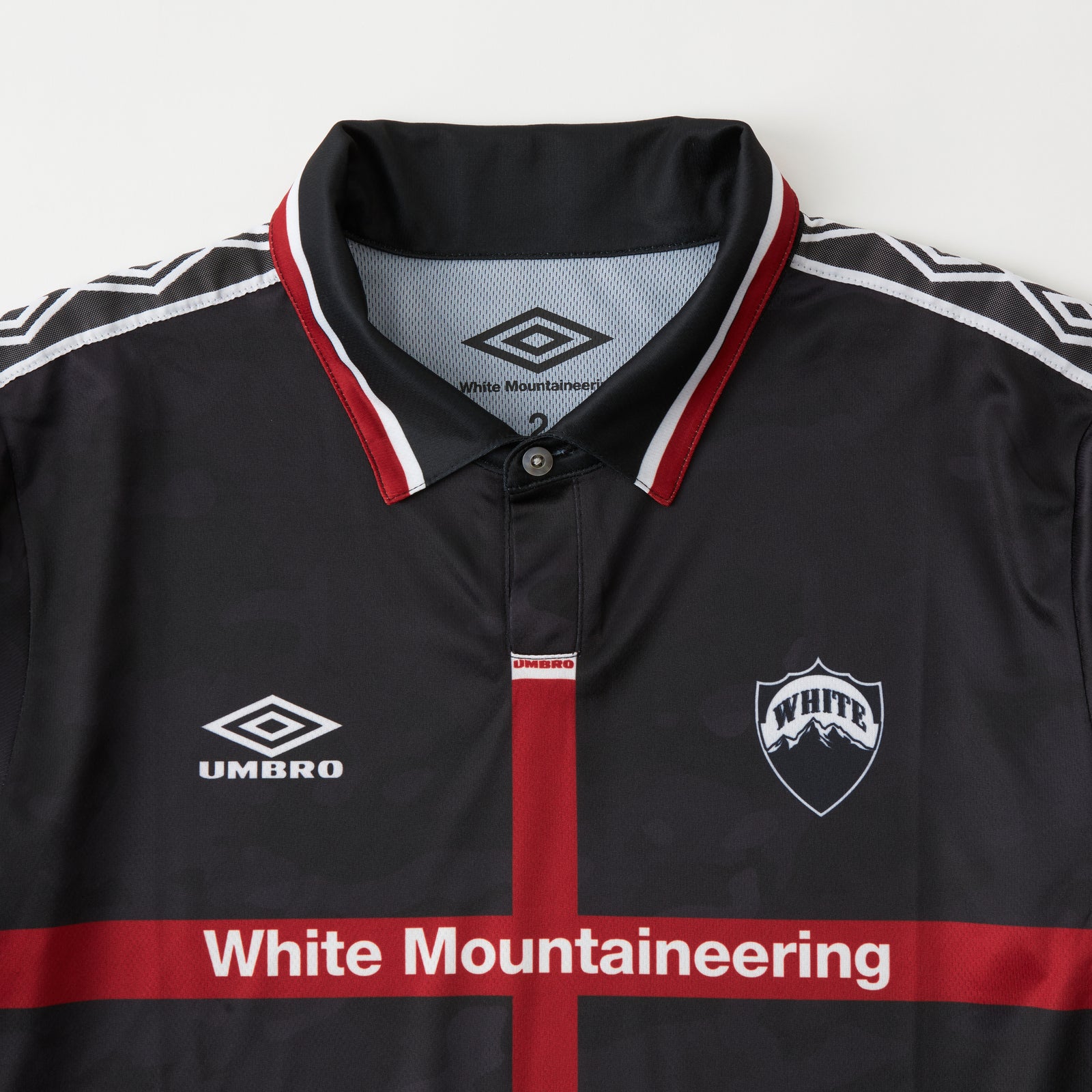 【半額】 × WM UMBRO White – mountaineering®︎ White - T-SHIRT UNIFORM トップス