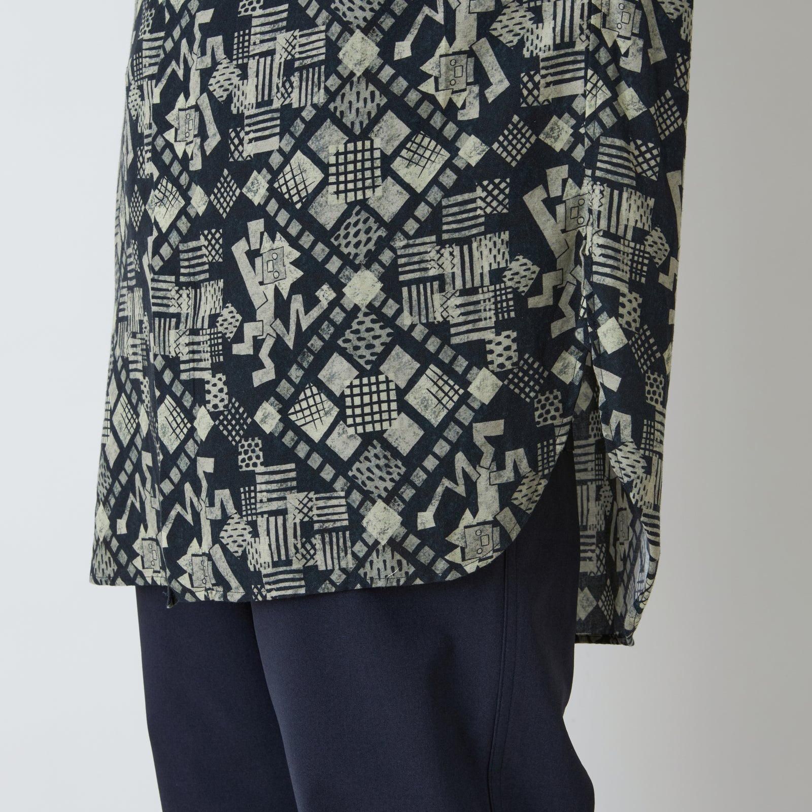 LION PATTERN WIDE GUSSET SLEEVE LONG SHIRT - White LION PATTERN WIDE GUSSET SLEEVE LONG SHIRT - White