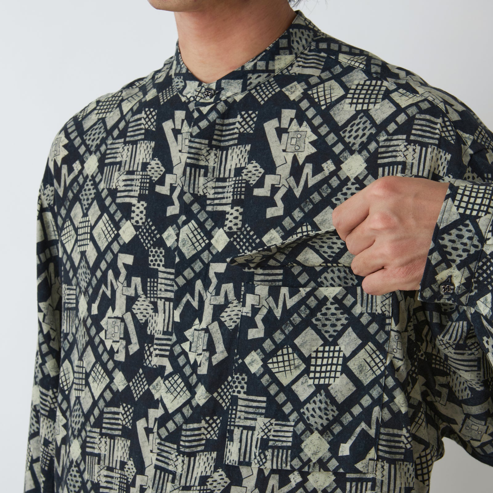 LION PATTERN WIDE GUSSET SLEEVE LONG SHIRT - White LION PATTERN WIDE GUSSET SLEEVE LONG SHIRT - White