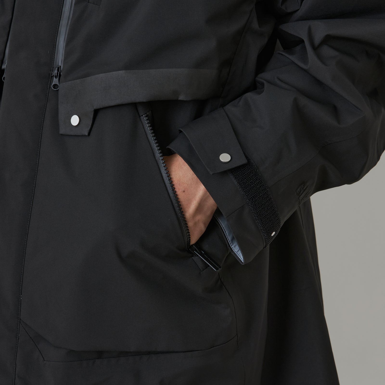 GORE-TEX BIG POCKET COAT - White mountaineering®︎ – White