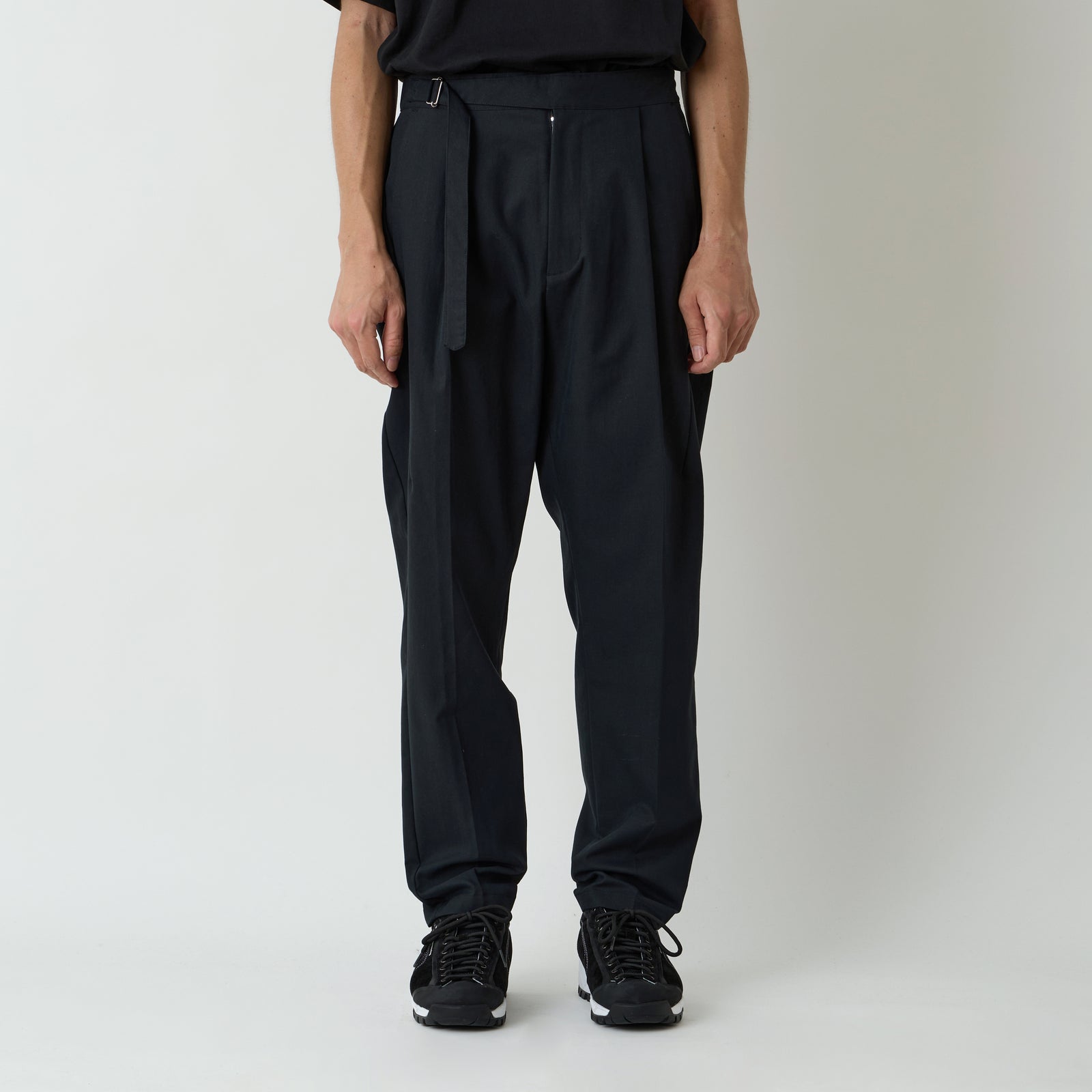White Mountaineering 美品　スラックス White Mountaineering / ホワイトマウンテニアリング】TAPERED