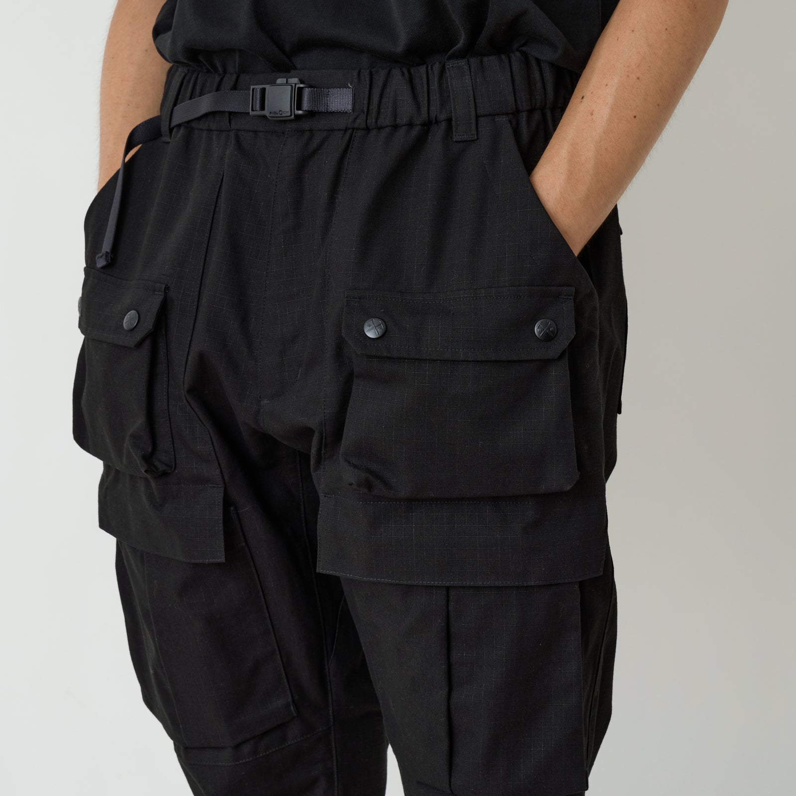 RIPSTOP TAPERED CARGO PANTS - White mountaineering