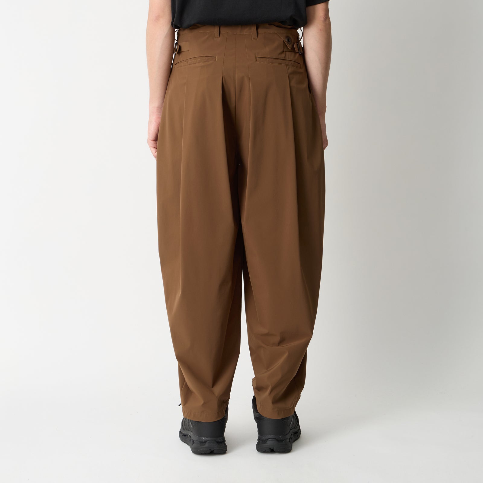 8 TUCK WIDE TAPERED PANTS - White Mountaineering®︎ – White