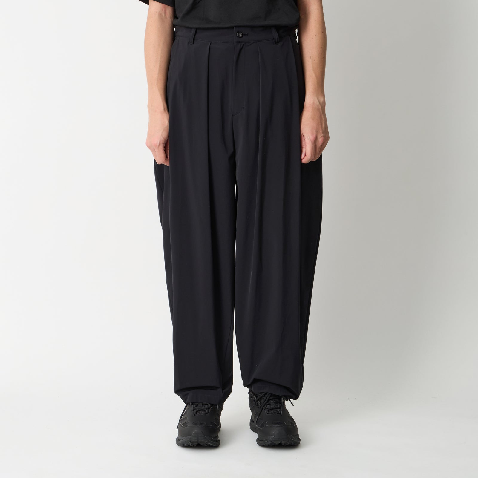 8 TUCK WIDE TAPERED PANTS - White Mountaineering®︎ – White