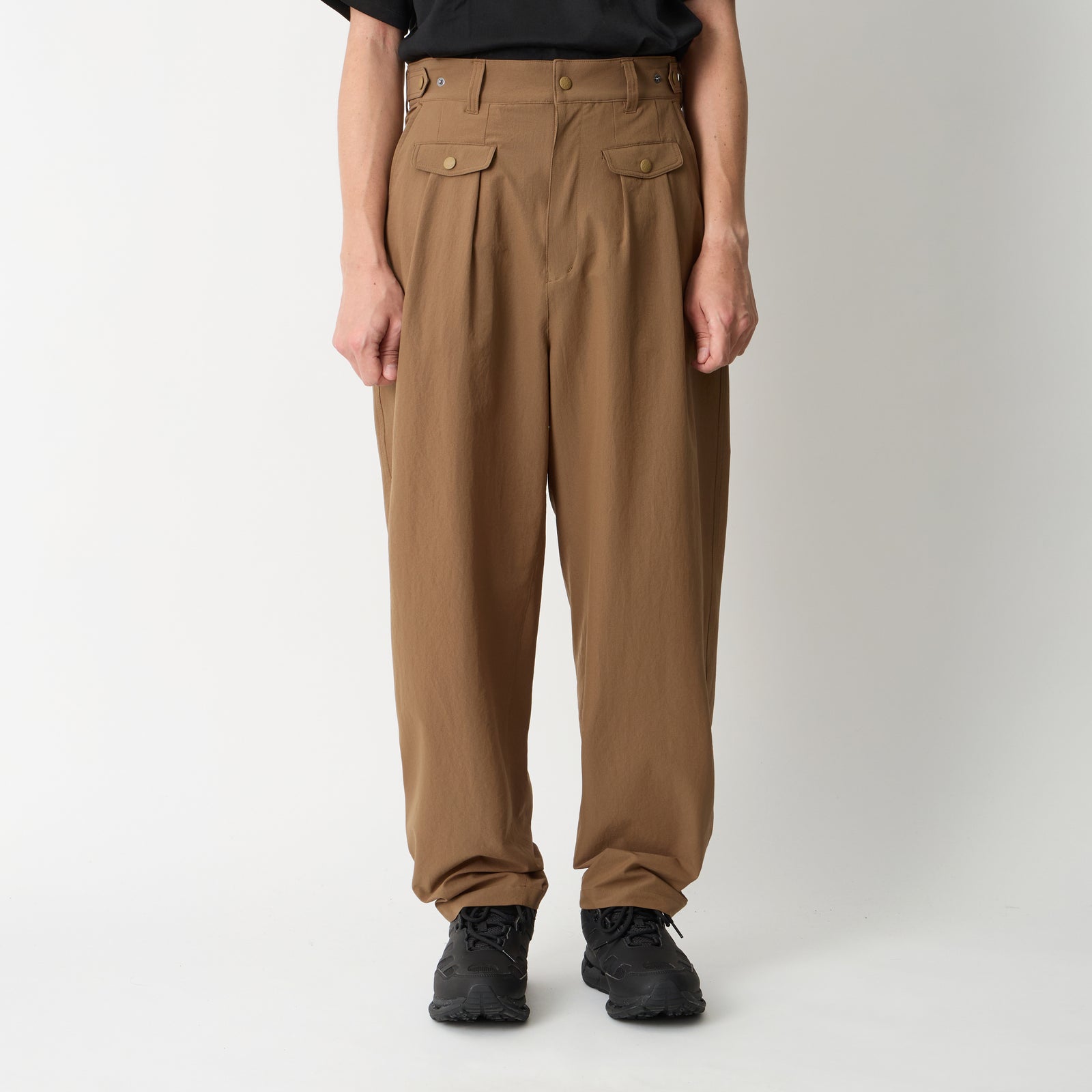 8 TUCK TAPERED PANTS - White Mountaineering®︎ – White