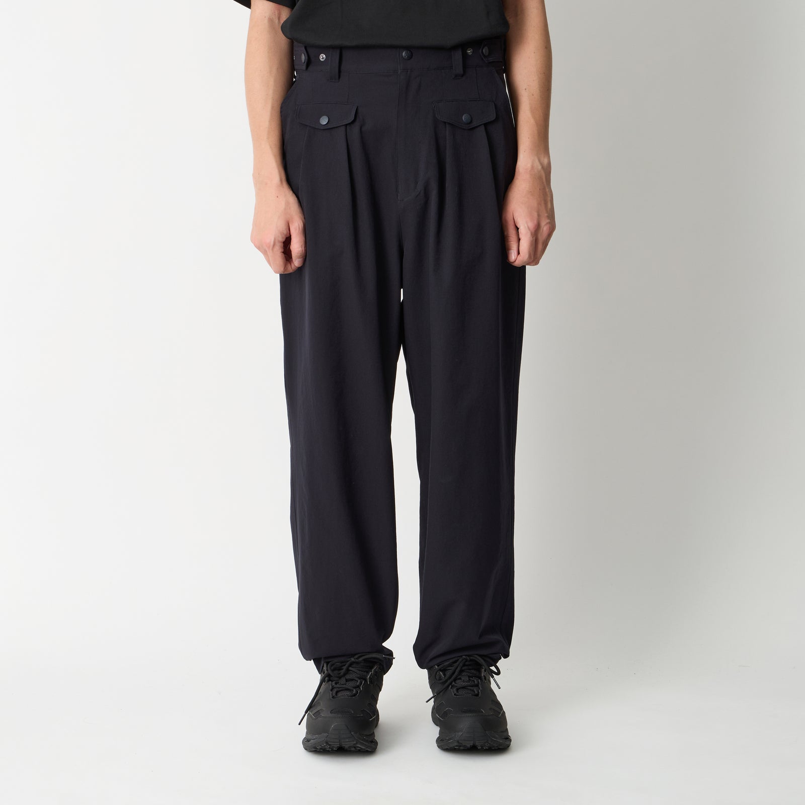 8 TUCK TAPERED PANTS - White Mountaineering®︎ – White