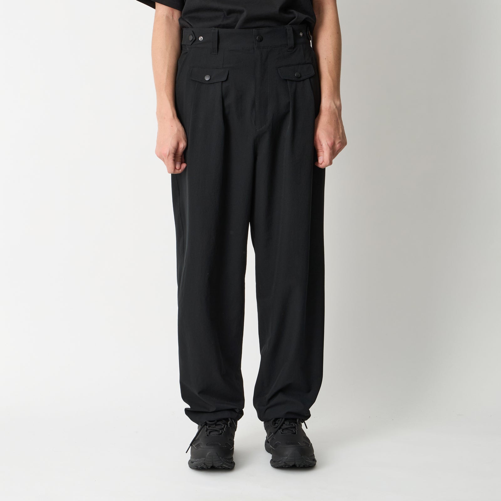 8 TUCK TAPERED PANTS - White Mountaineering®︎ – White